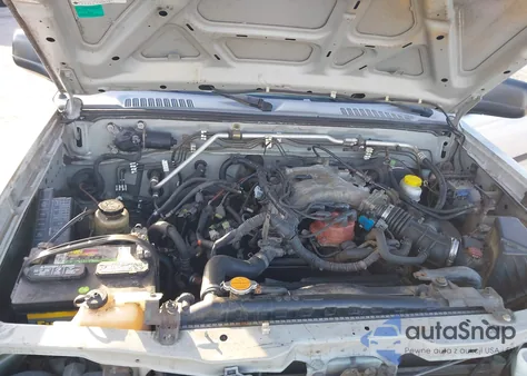 2002 Nissan Frontier Desert Runner Xe-V6 z USA, uszkodzony, nr VIN 1N6ED26T92C309780